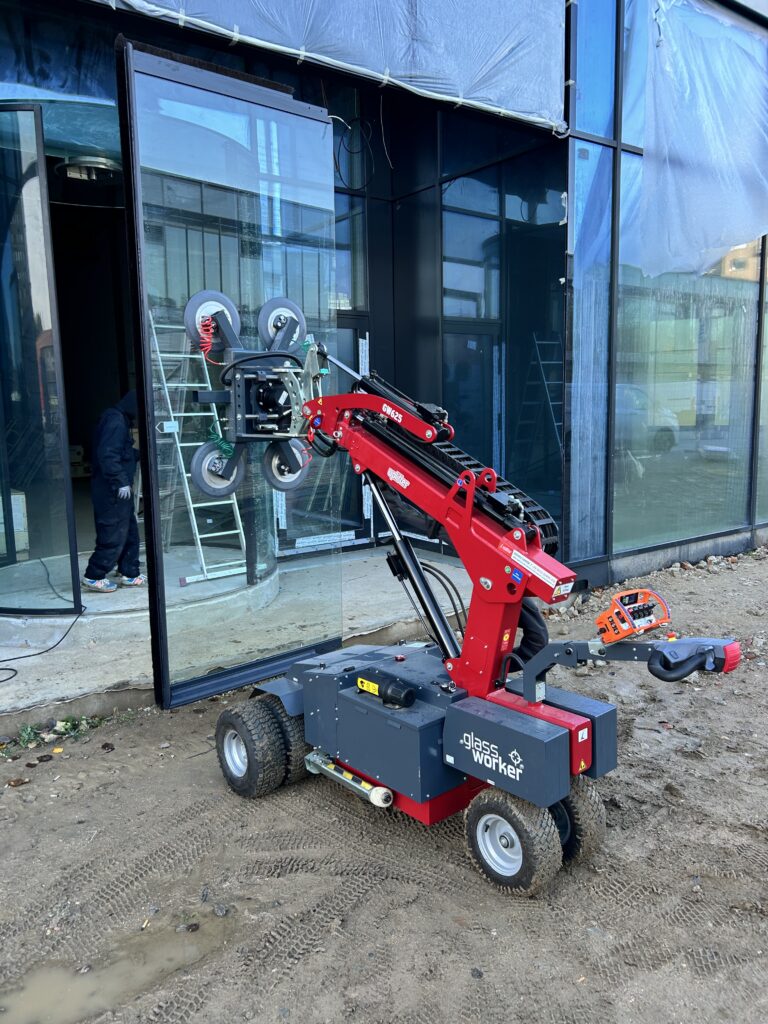 Manipulator Na Zasklivani Brno Praha Olomouc Havlickuv Brod 768x1024