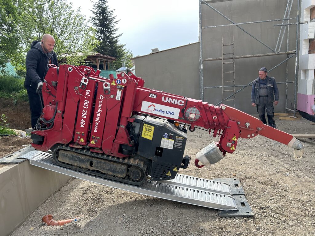 minijeřáb, nájezdy, brno, praha